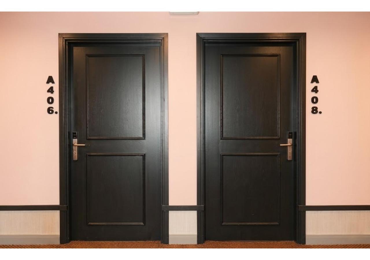 2 Adjoining Comfort Rooms